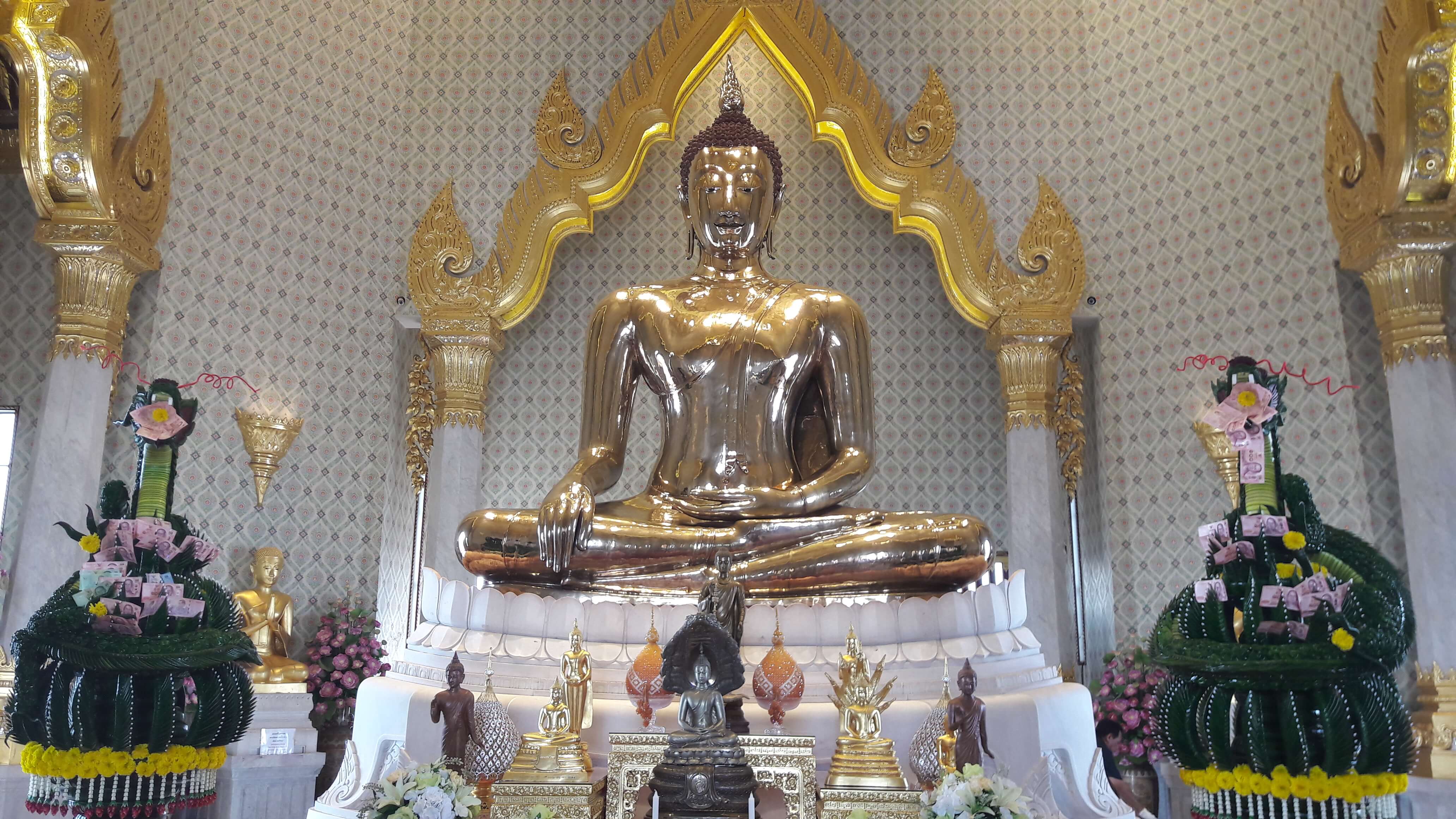 Buddha d'oro seduto - wat traimit Bangkok