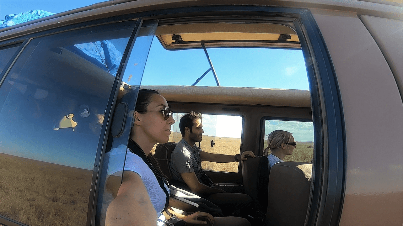 safari tanzania jeep