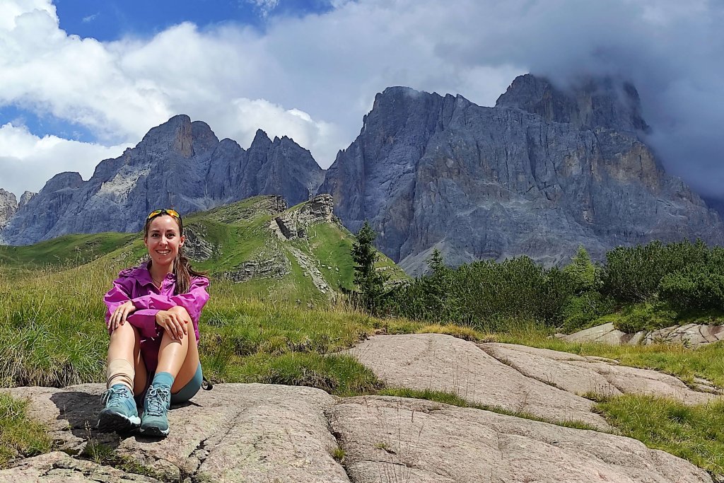 Vista Dallalto Campeggio Ed Escursionismo Attrezzatura Da Trekking  Attrezzature E Accessori Per Gite In Montagna Elementi Che Esezione Di Una  Cornice Con Specifiche Di Copia - Fotografie stock e altre immagini di